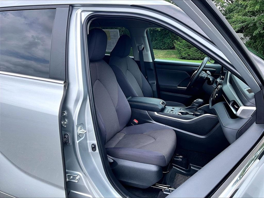 Used 2023 Silver Toyota LE image 11