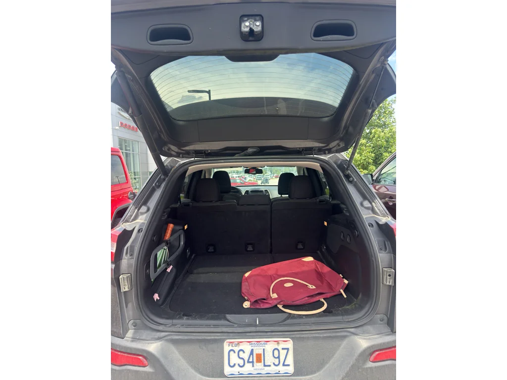 Used 2016 Brilliant Black Crystal Pearlcoat Jeep Altitude image 5