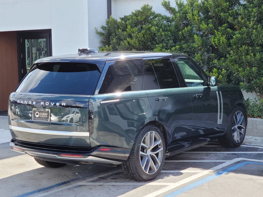 Used 2025 Belgravia Green Metallic Land Rover Autobiography image 3