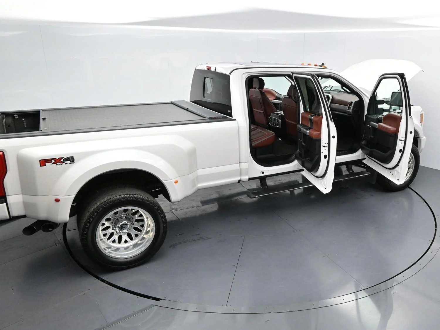 Used 2019 White Platinum Metallic Tri-Coat Ford Platinum image 45