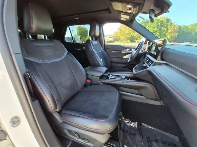 Used 2025 White Ford ST image 34