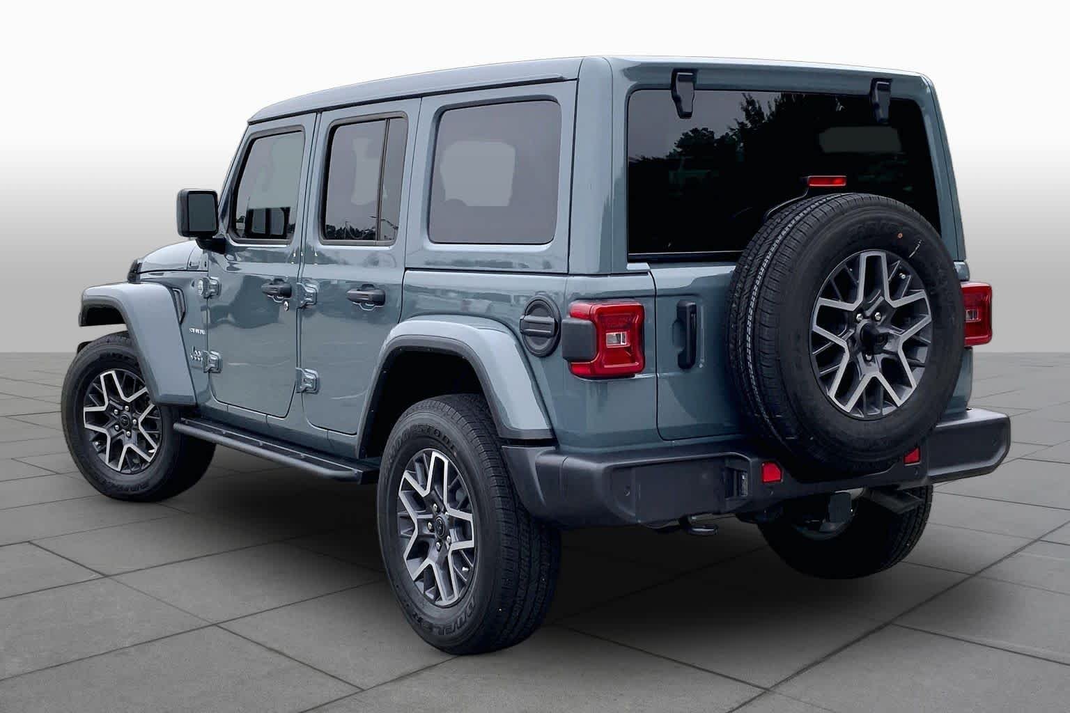 Used 2024 Anvil Clear Coat Jeep Sahara image 12