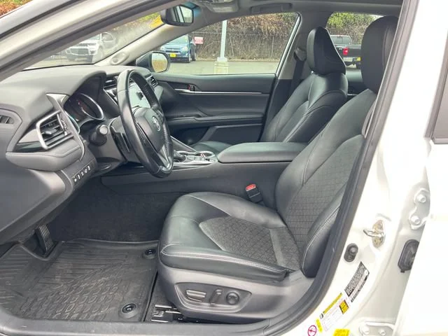 Used 2019 Wind Chill Pearl/Midnight Black Metallic Toyota XSE V6 image 15