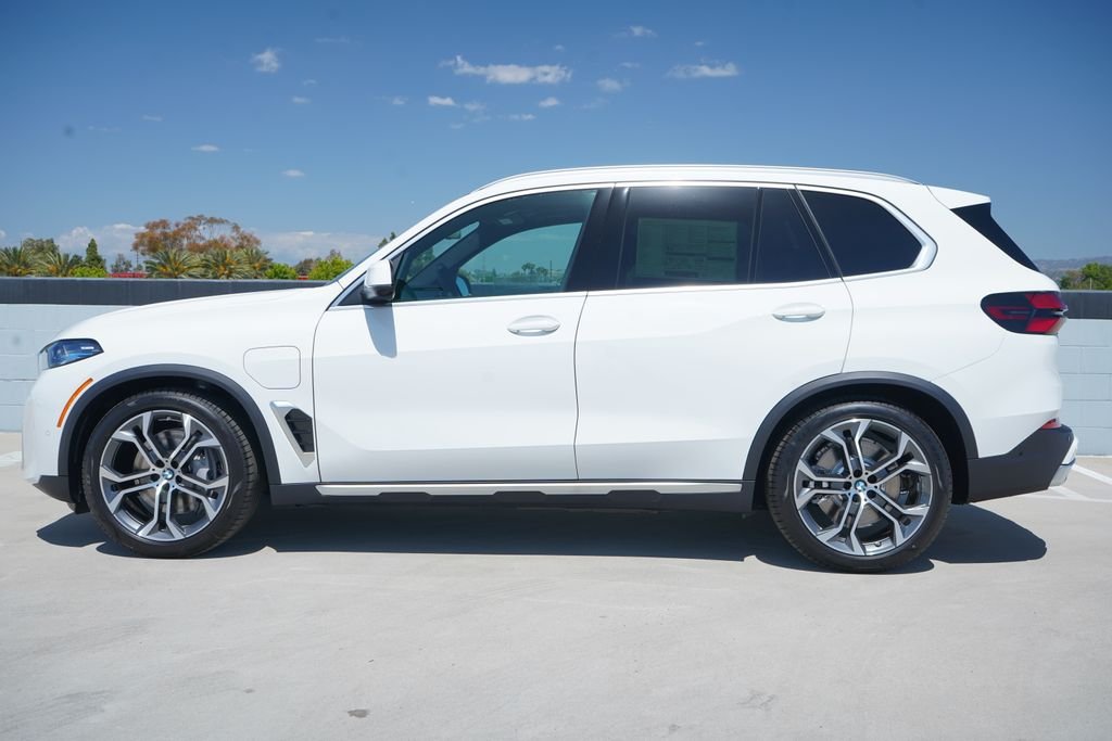 New 2026 Alpine White BMW xDrive50e image 4