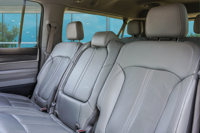 Used 2023 White Jeep Series II image 19