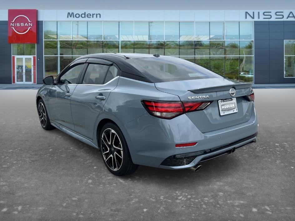 Used 2024 Atlantic Gray Metallic/Super Black Nissan SR image 7