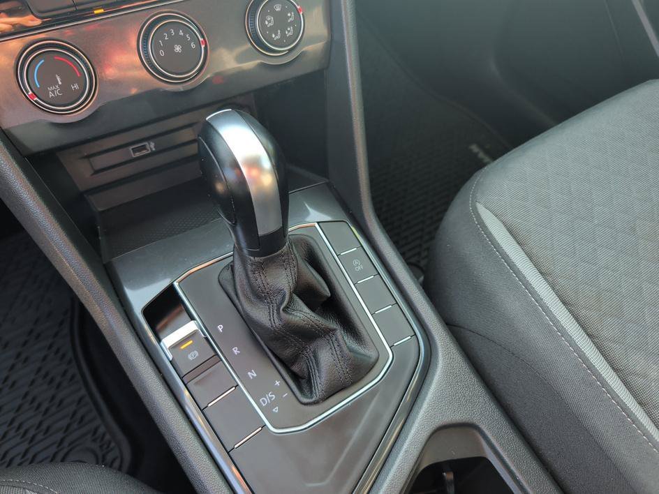 Used 2019 Pure White Volkswagen S image 26