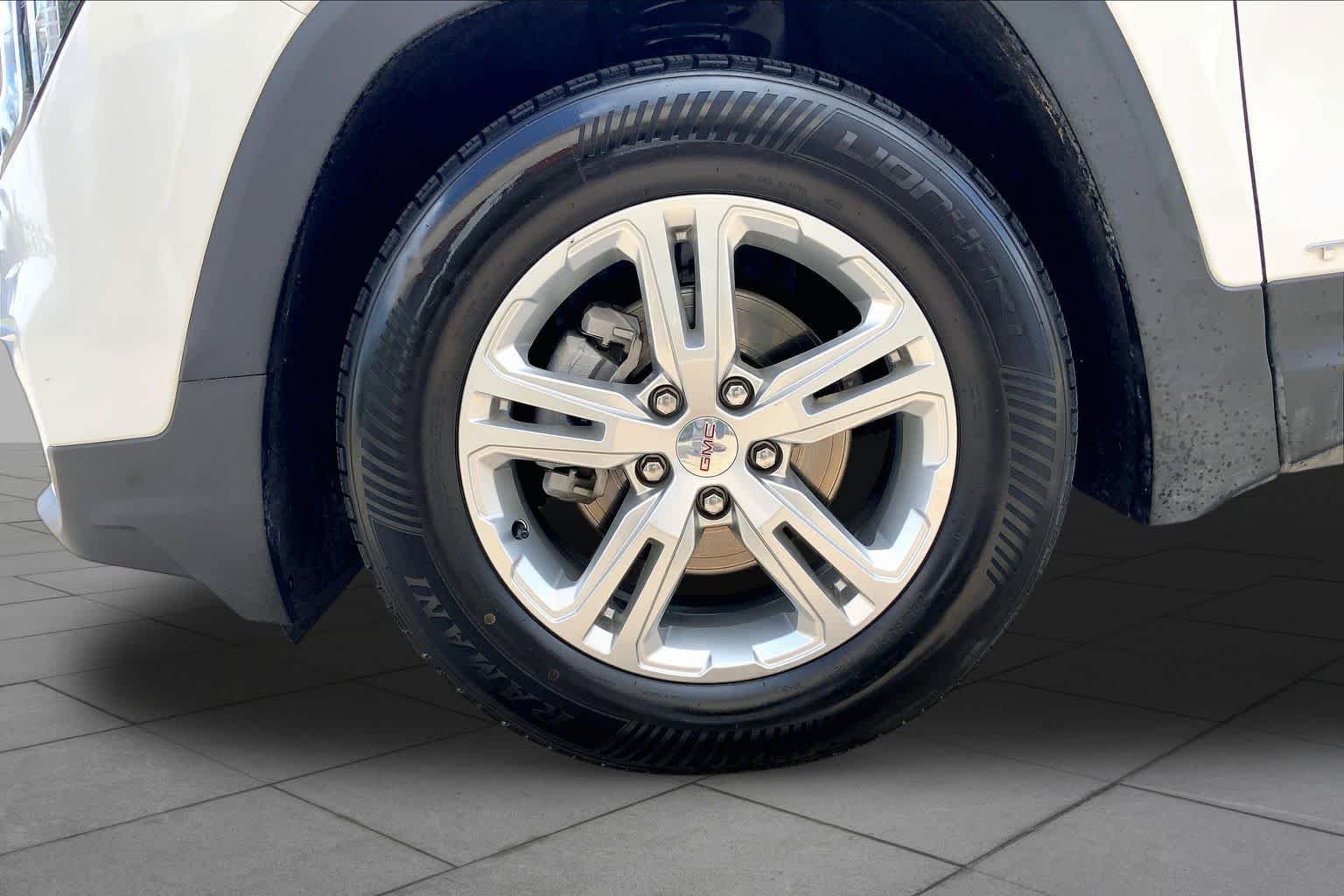 Used 2024 Summit White GMC SLE image 10