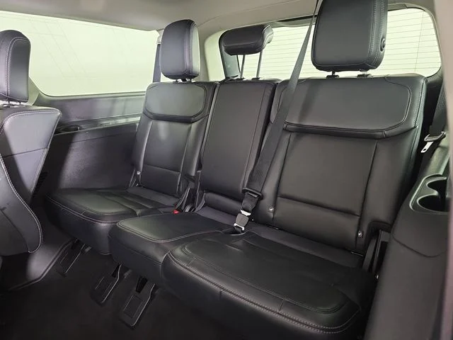Used 2025 Oxford White Ford Platinum image 21