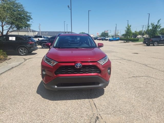 Used 2021 Red Toyota XLE Premium image 4