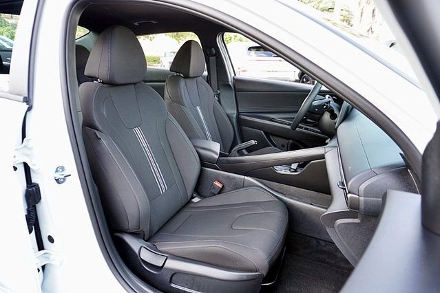 Used 2026 White Hyundai SEL Sport image 11