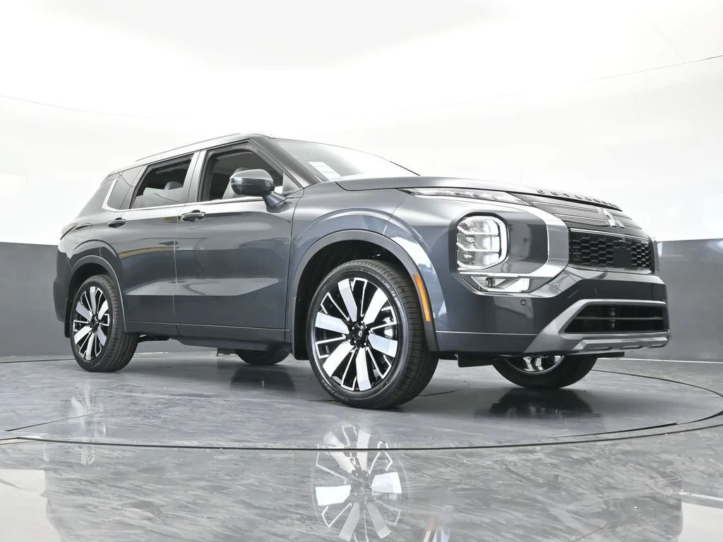 New 2026 Gray Mitsubishi SEL image 62