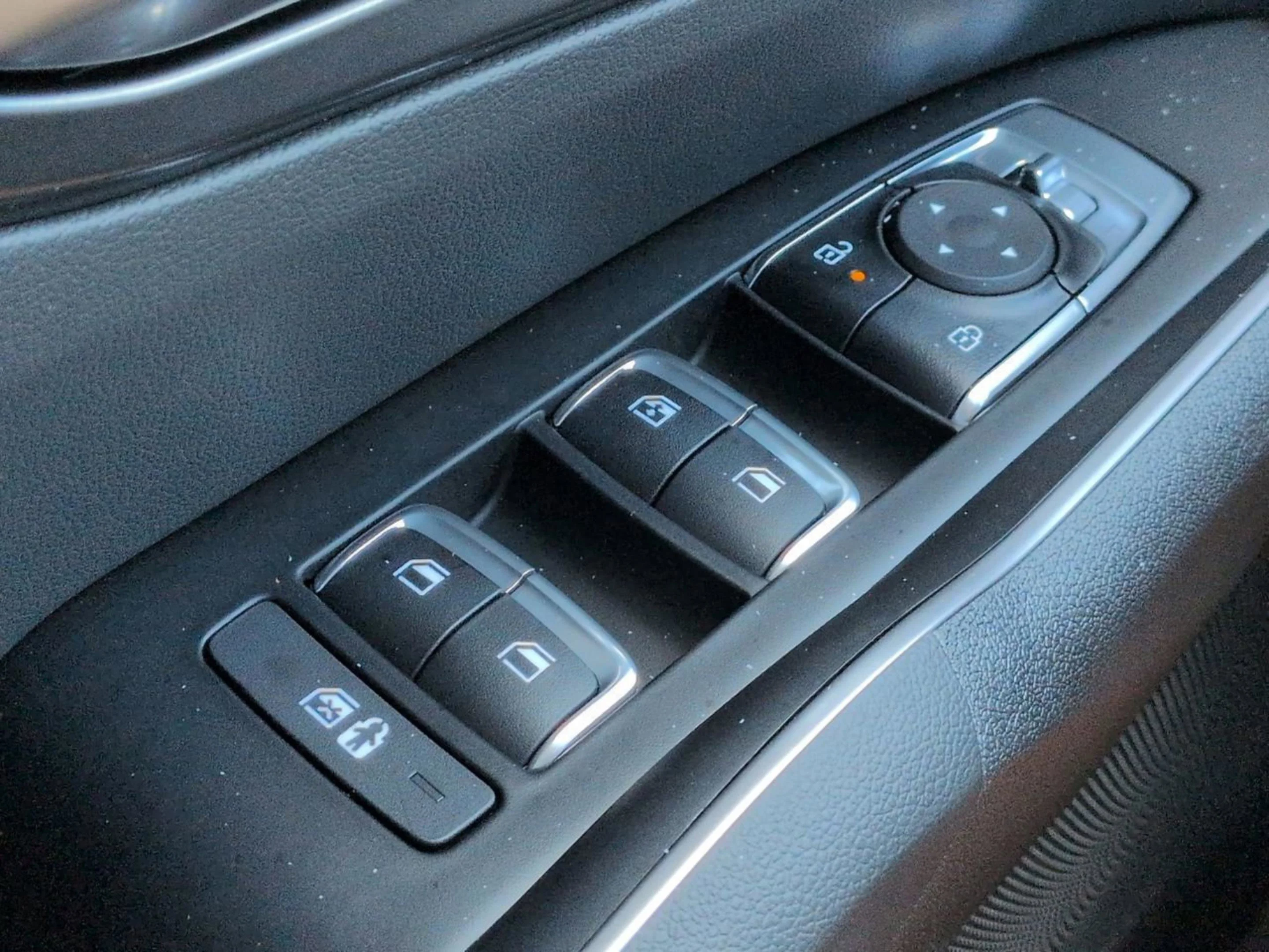 New 2026 Glacial White Kia LX image 26