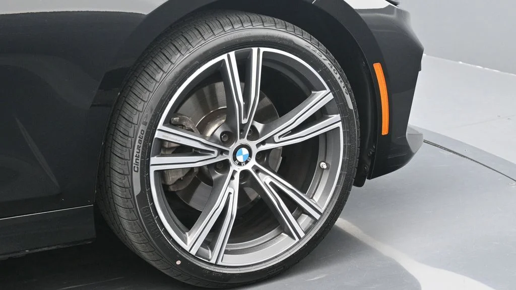 2024 BMW 3 Series 330i - Photo 6