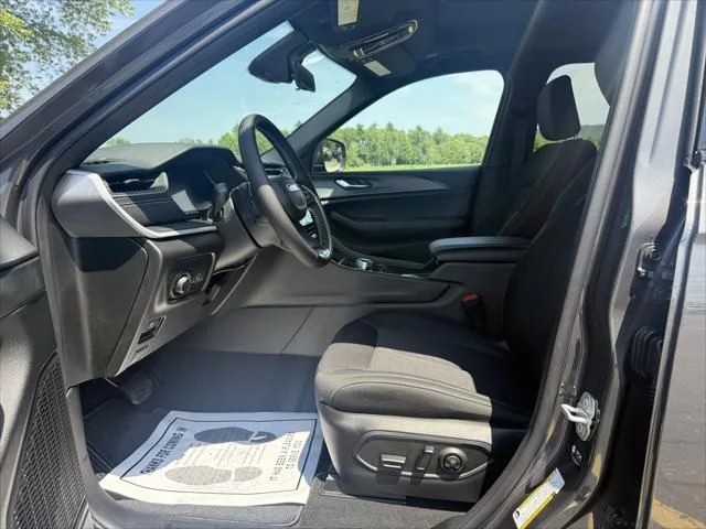2025 Jeep Grand Cherokee L Laredo - Photo 13
