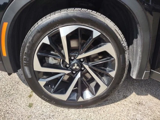 Used 2024 Gray Mitsubishi  image 28