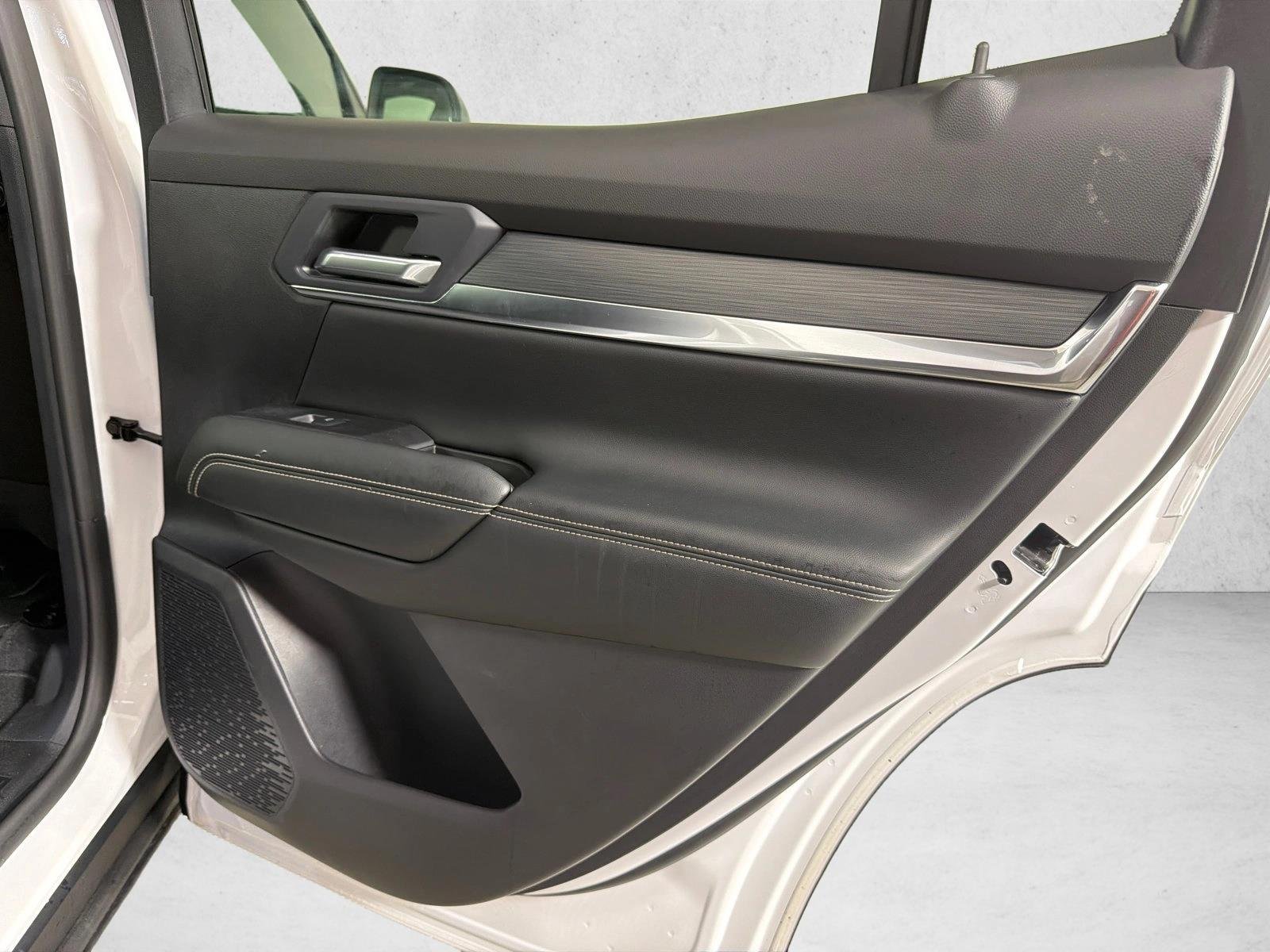 Used 2026 White GMC FWD Elevation image 17