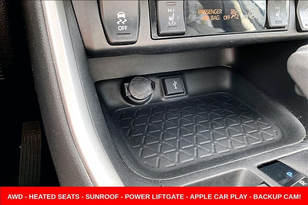 Used 2020 Gray Toyota XLE Premium image 16