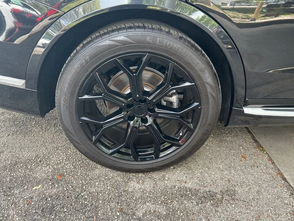 Used 2024 Black BMW xDrive40i image 27