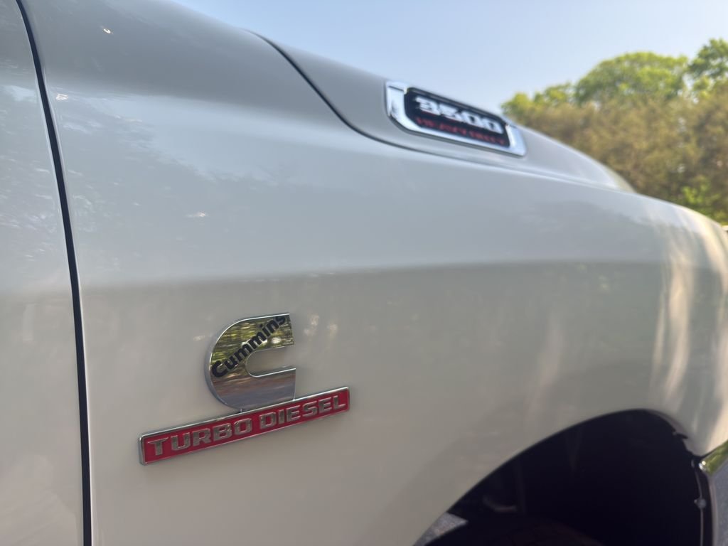 New 2026 Bright White Clear-Coat Exterior Paint RAM Tradesman image 17