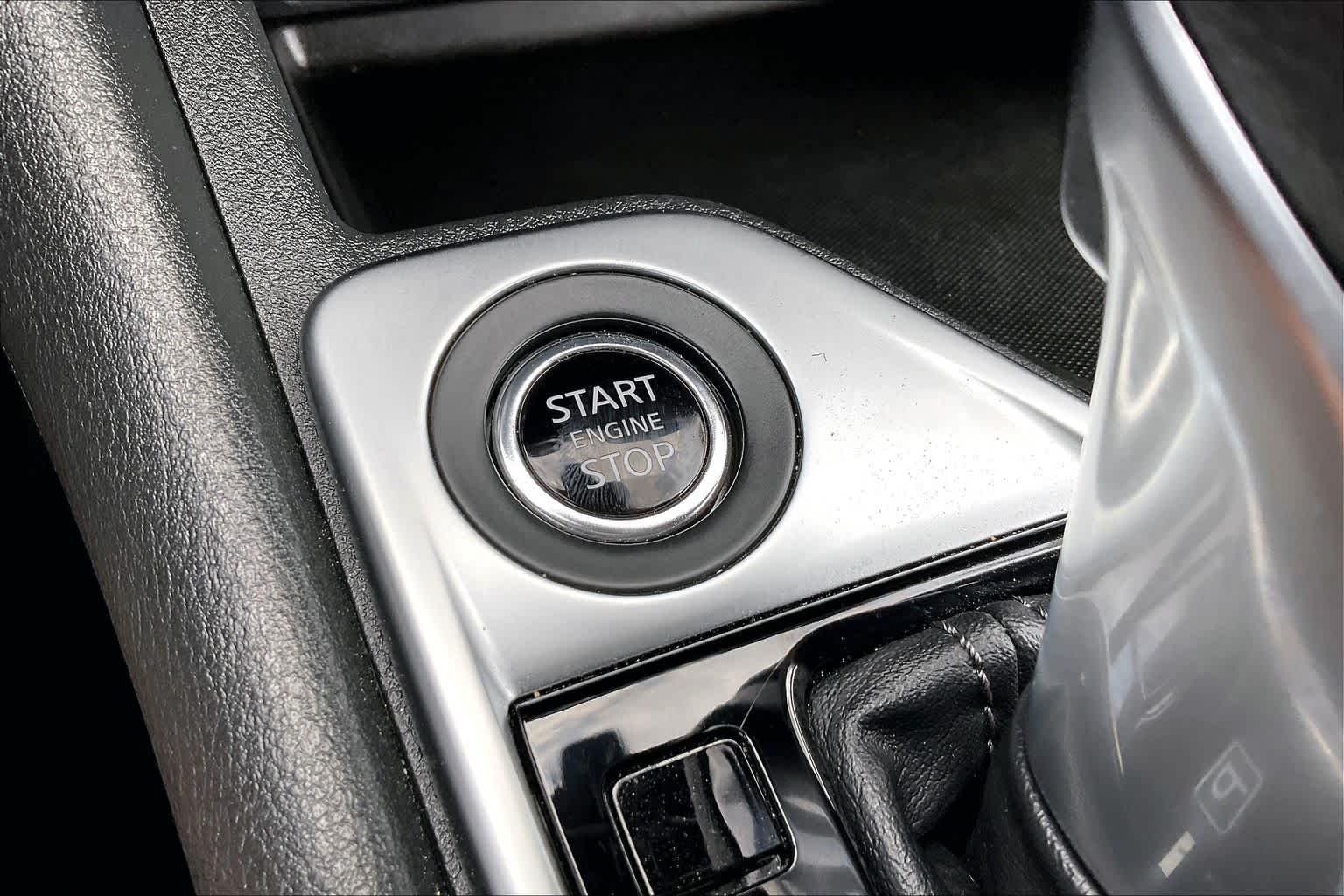 Used 2025 Rosewood Metallic Nissan SV image 31
