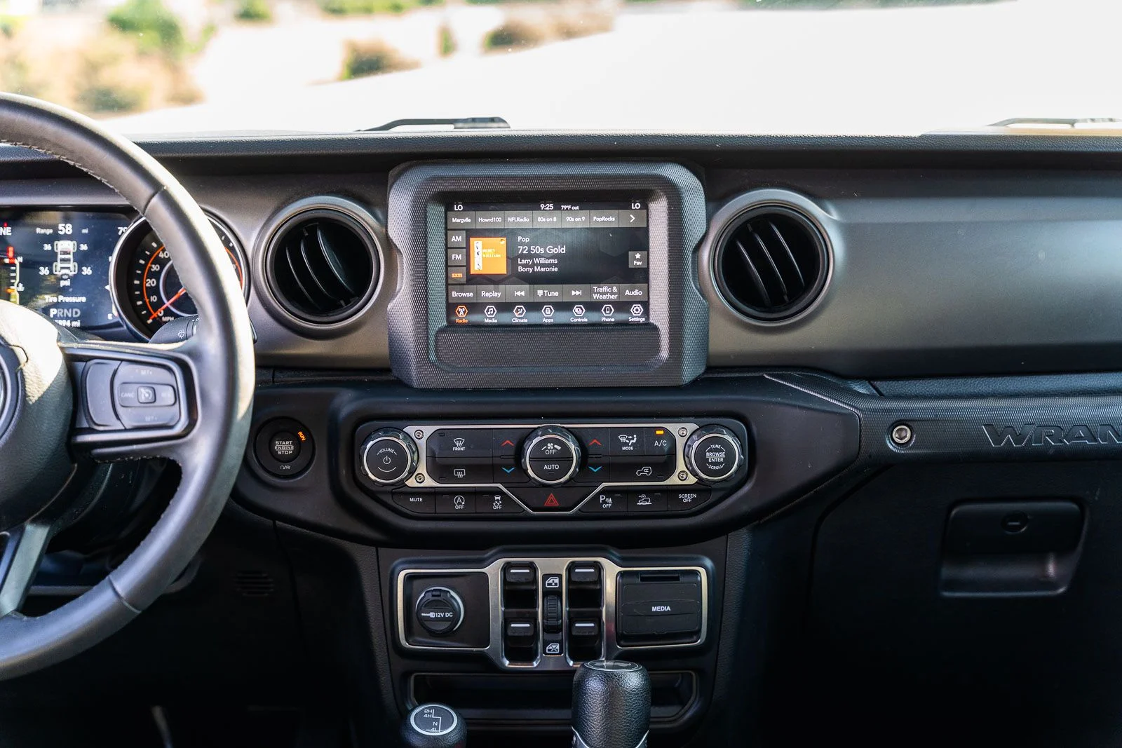 Used 2023 Green Jeep Sport S image 27