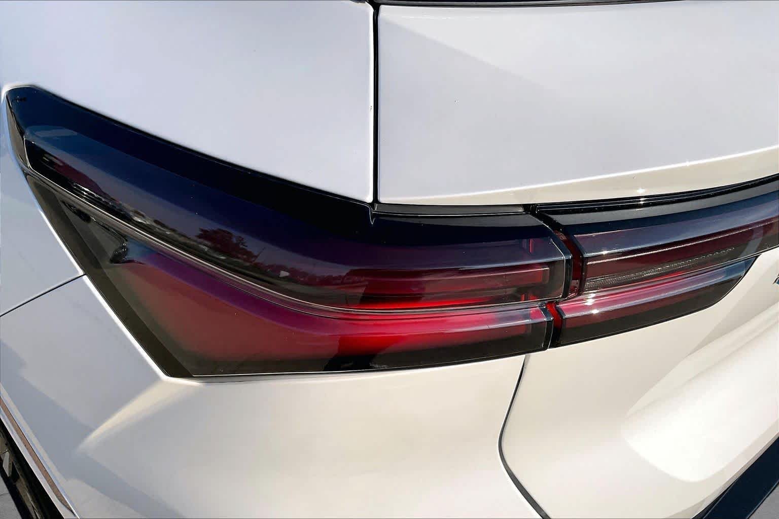 Used 2024 Iridescent Pearl Tricoat Chevrolet LT image 26