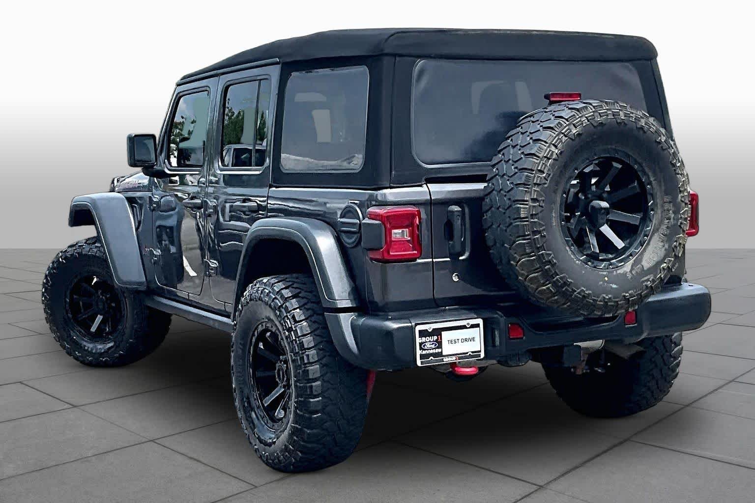 Used 2020 Granite Crystal Metallic Clearcoat Jeep Rubicon image 12