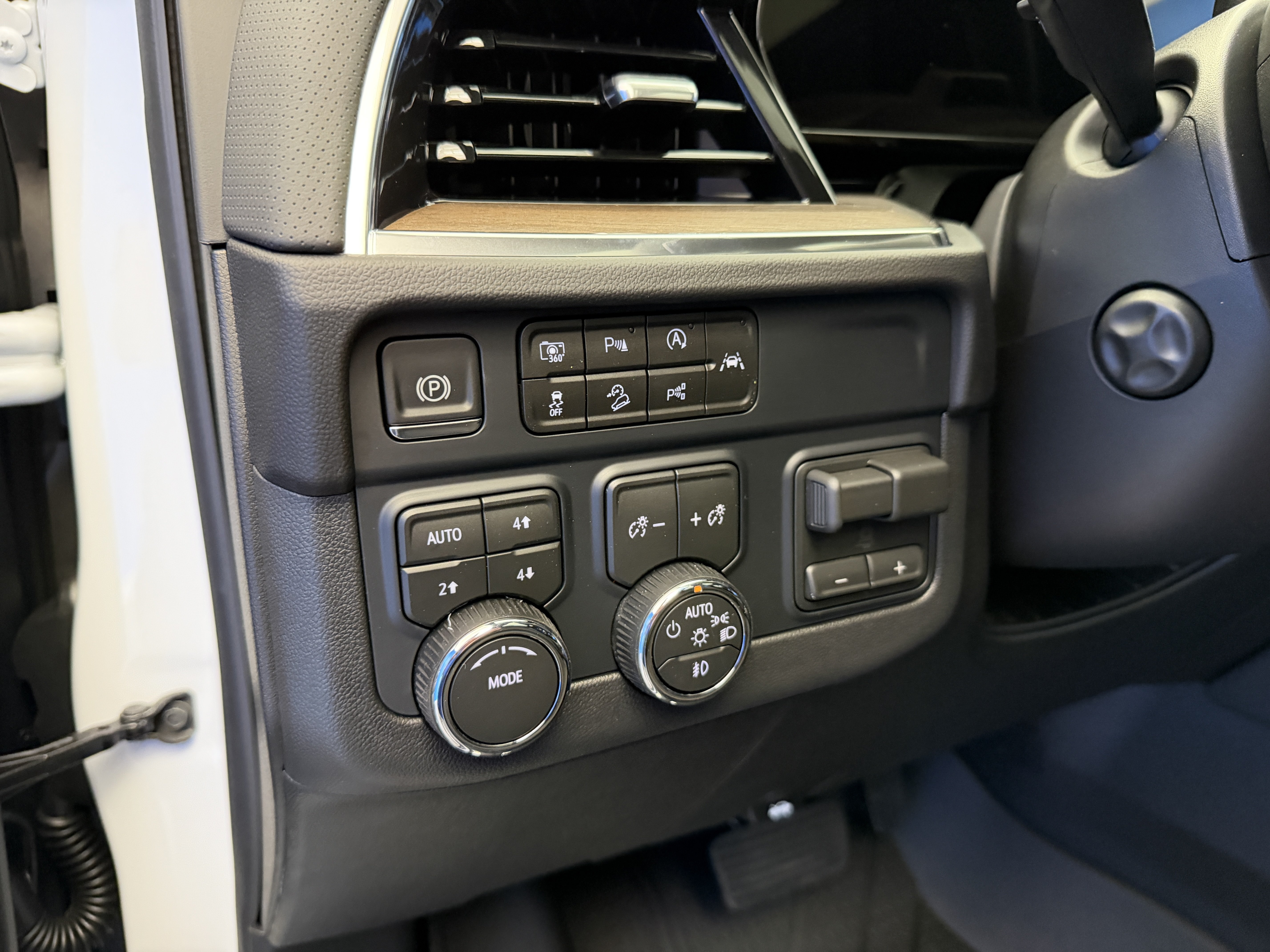 2026 Chevrolet Suburban High Country - Photo 16