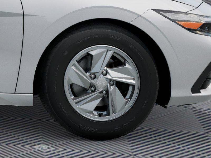 New 2026 White Hyundai SE image 25