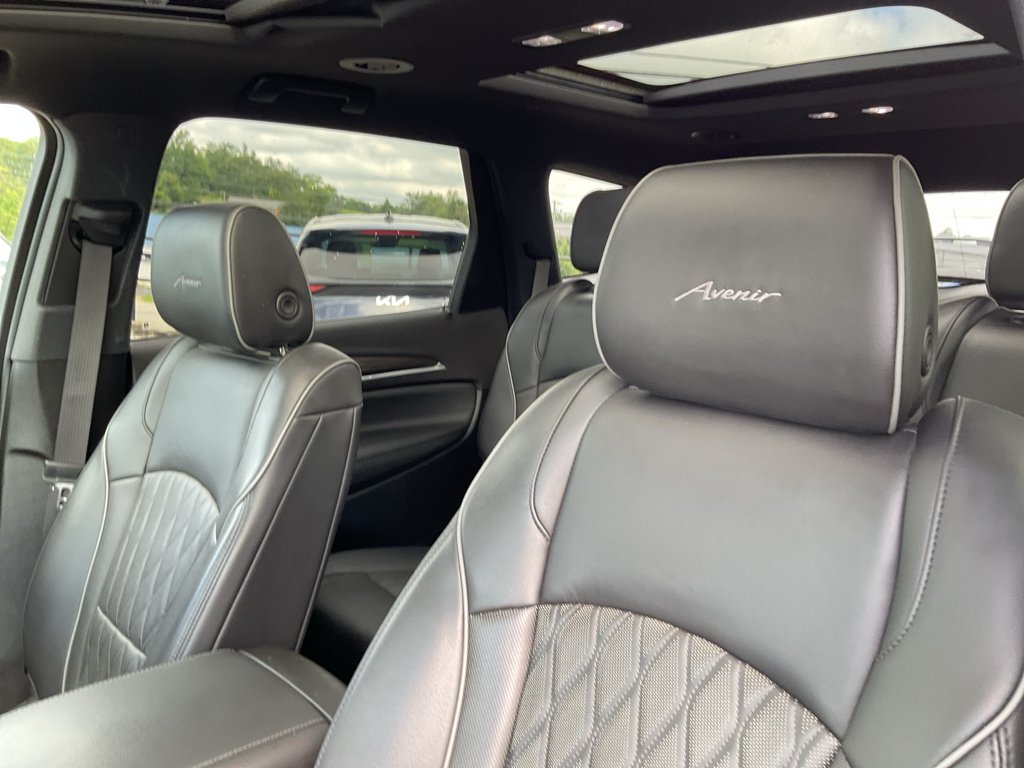 Used 2022 Ebony Twilight Metallic Buick Avenir image 18
