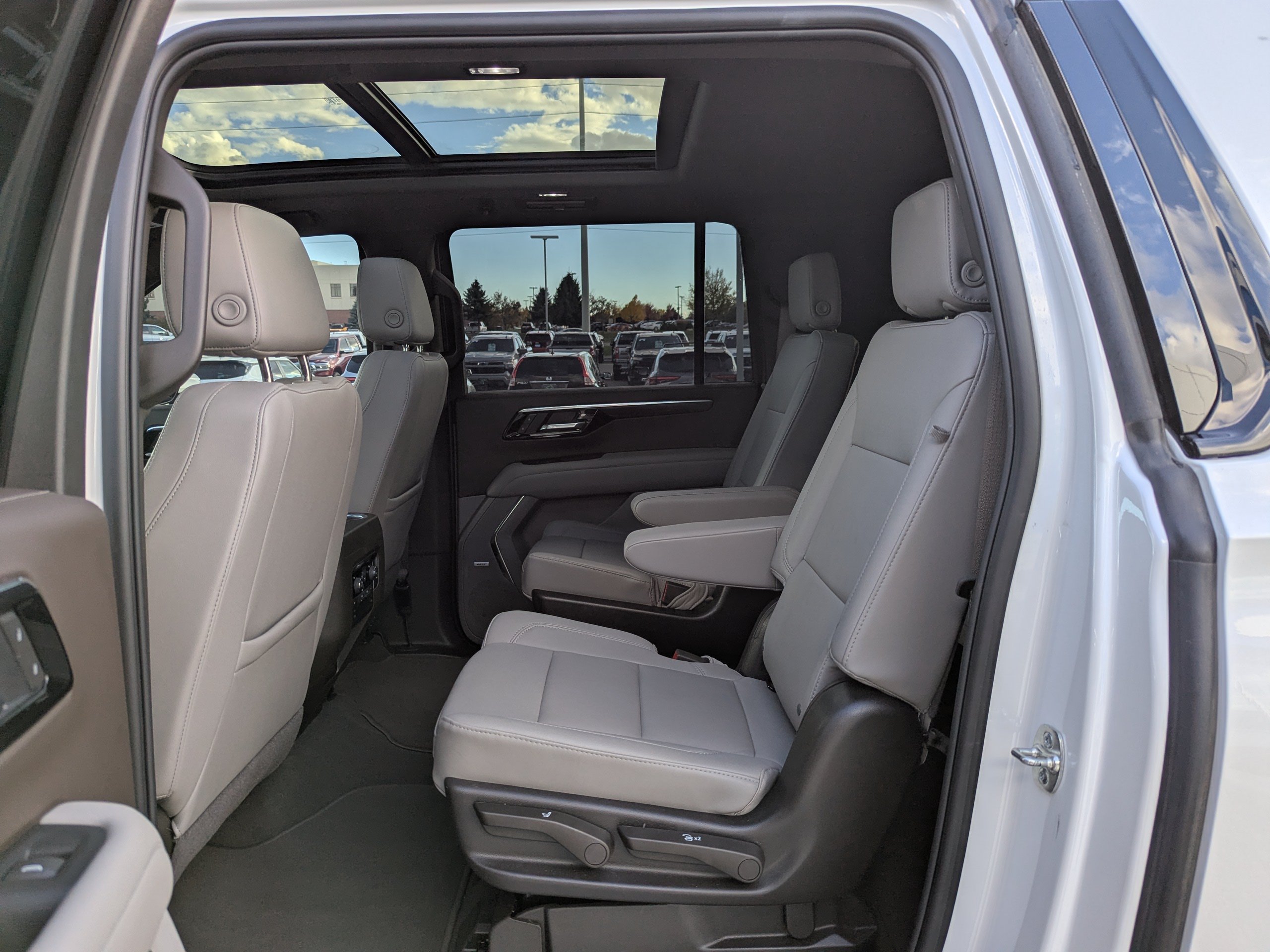 2025 Chevrolet Suburban Z71 - Photo 34