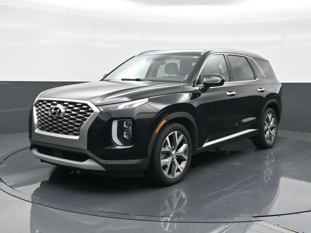 Used 2022 Black Hyundai SEL image 1