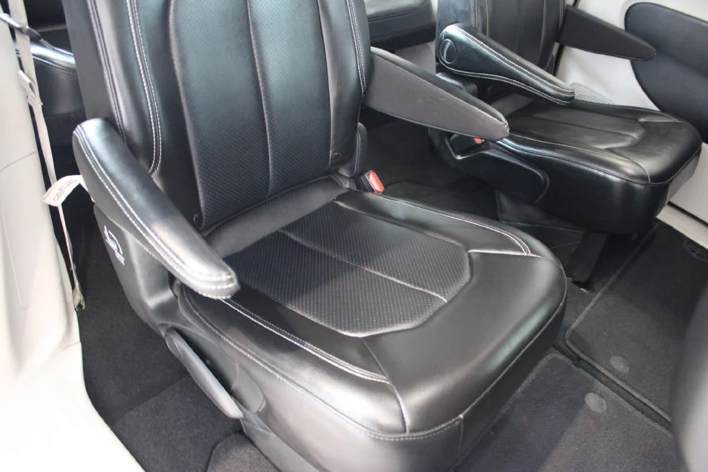 Used 2024 Black Chrysler Touring L image 26