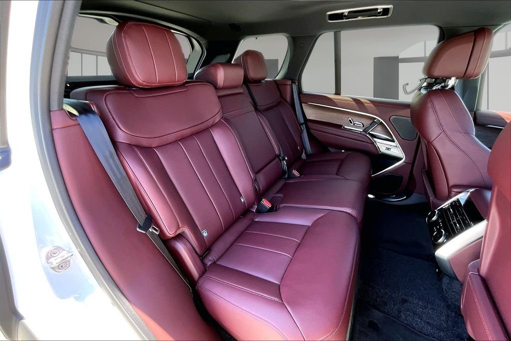 New 2026 OSTUNI PEARL WH Land Rover SE image 10