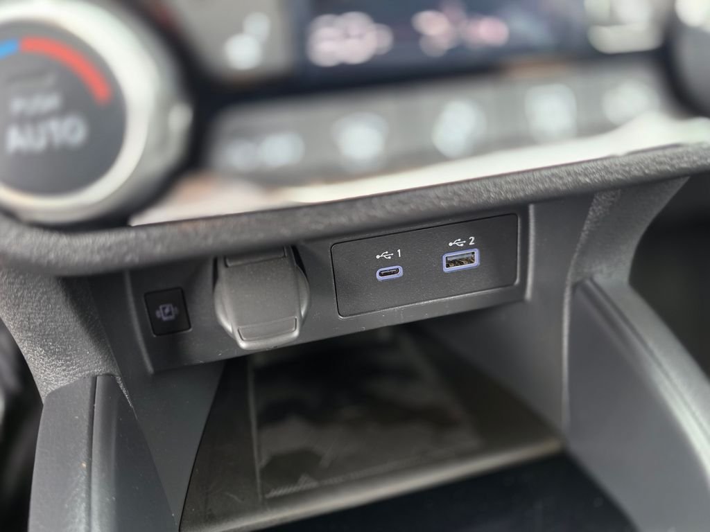 2025 Nissan Versa Sedan SR - Photo 30