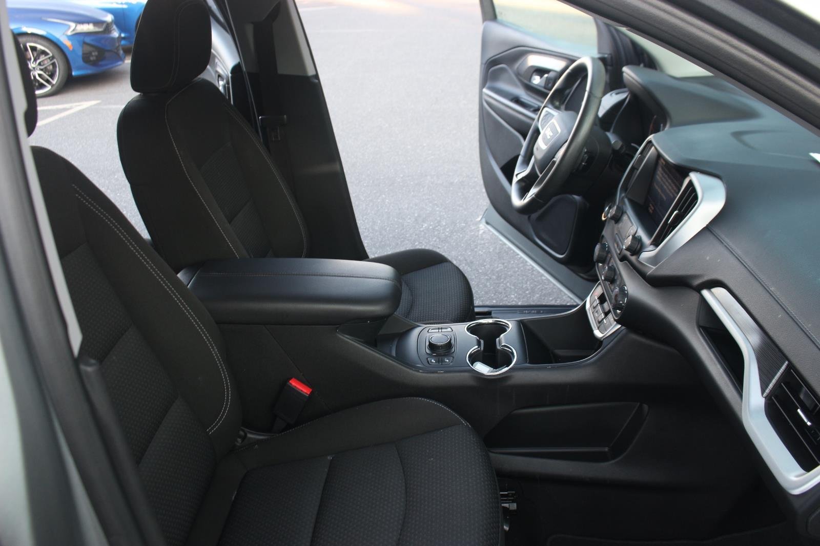 Used 2023 Sterling Metallic GMC SLE image 32