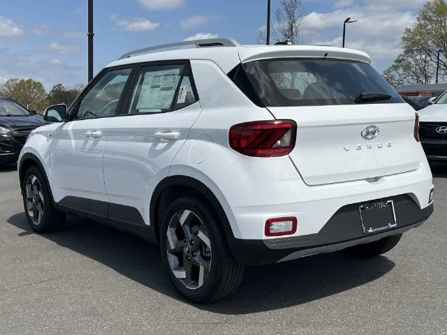 Used 2026 White Hyundai SEL image 31