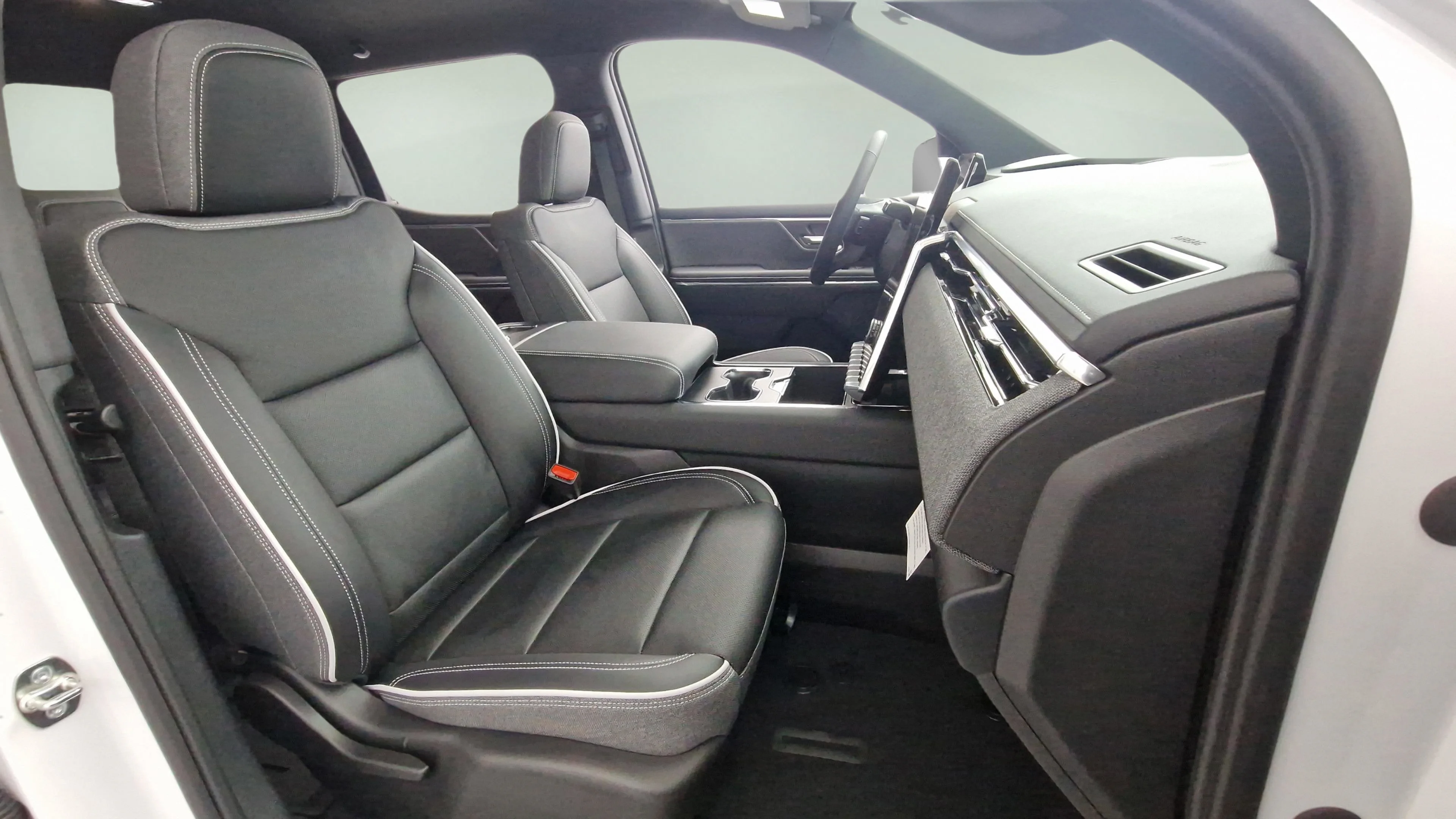 New 2026 Summit White GMC Elevation Standard Range image 17