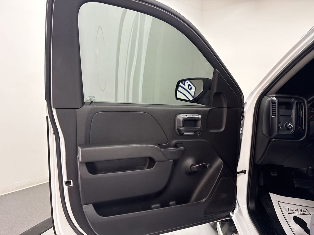 Used 2018 Summit White Chevrolet WT image 13