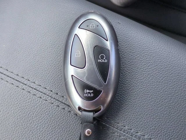 Used 2025 White Hyundai SEL image 28