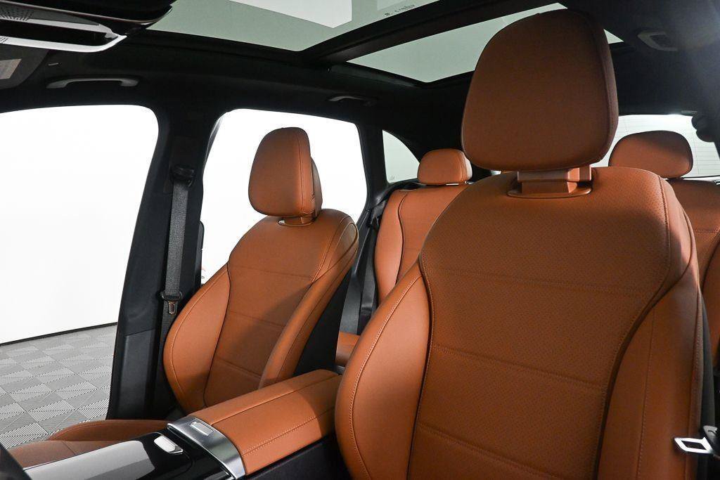 New 2026 Polar White Mercedes-Benz GLC 300 image 44
