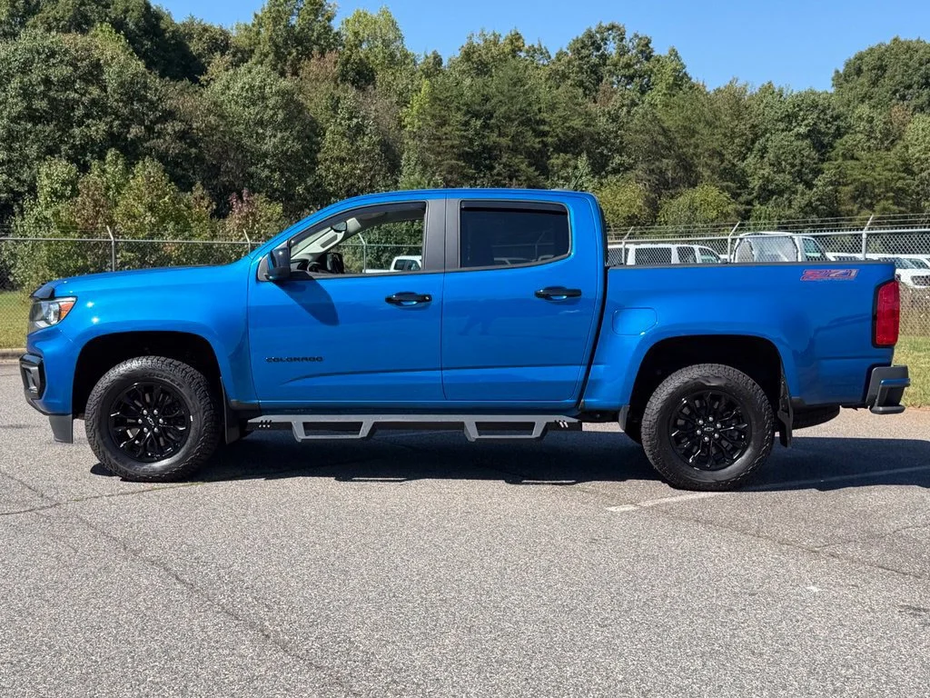 Used 2022 Bright Blue Metallic Chevrolet Z71 image 34