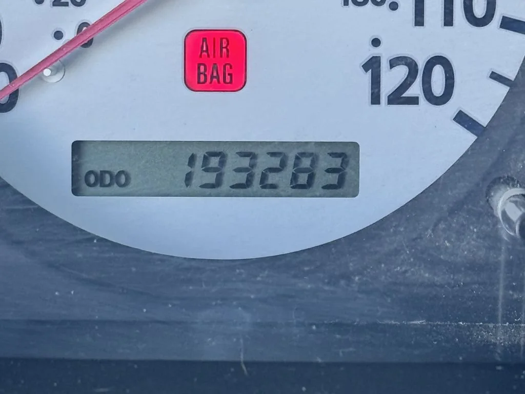 Used 2000 White Nissan XE image 6