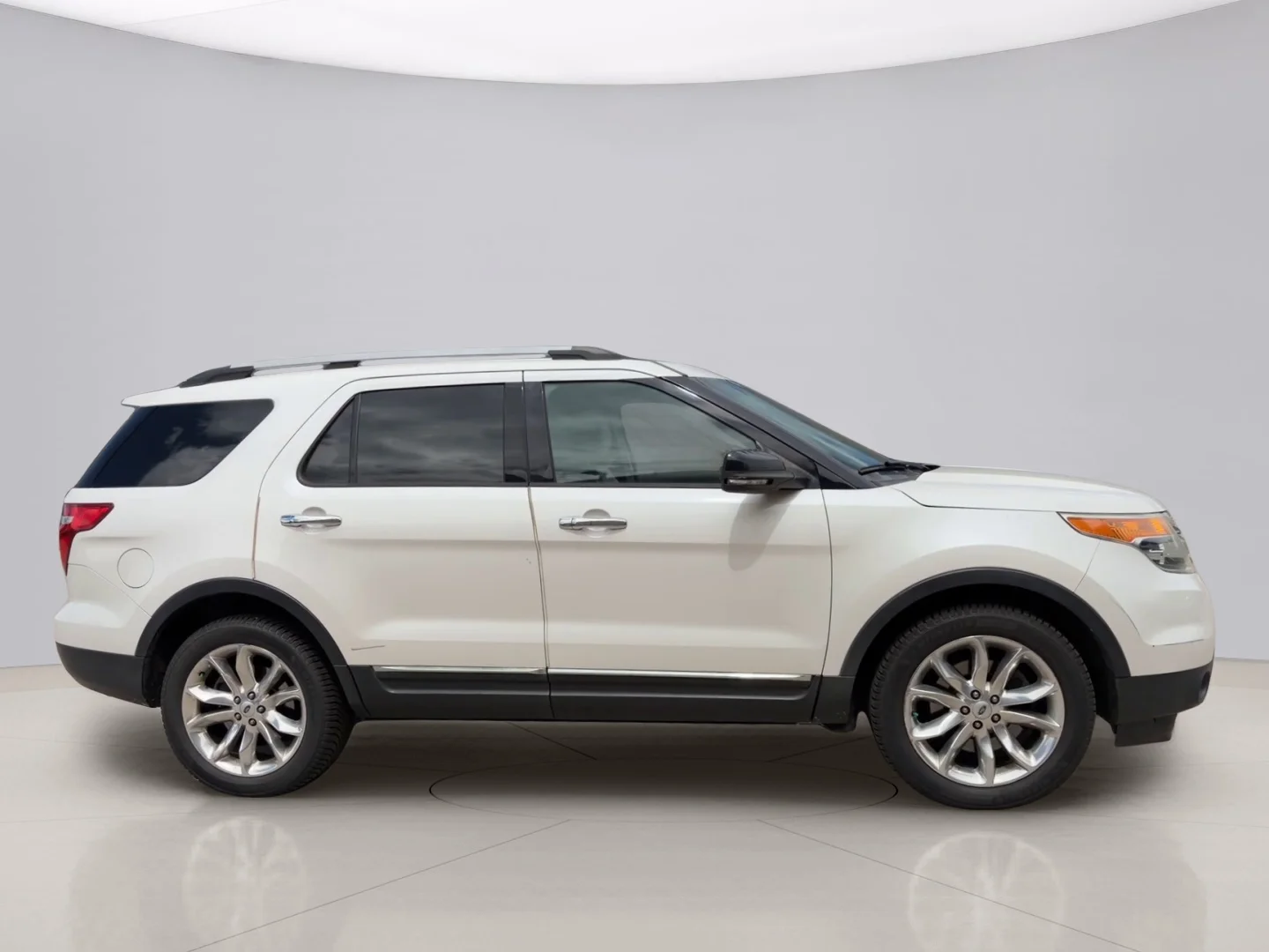 Used 2015 White Ford XLT 4WD image 6