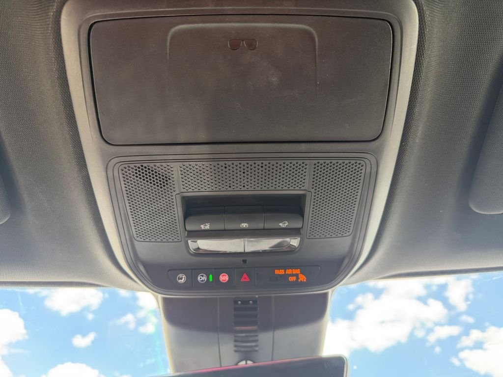 Used 2024 Red Chevrolet Z71 image 29
