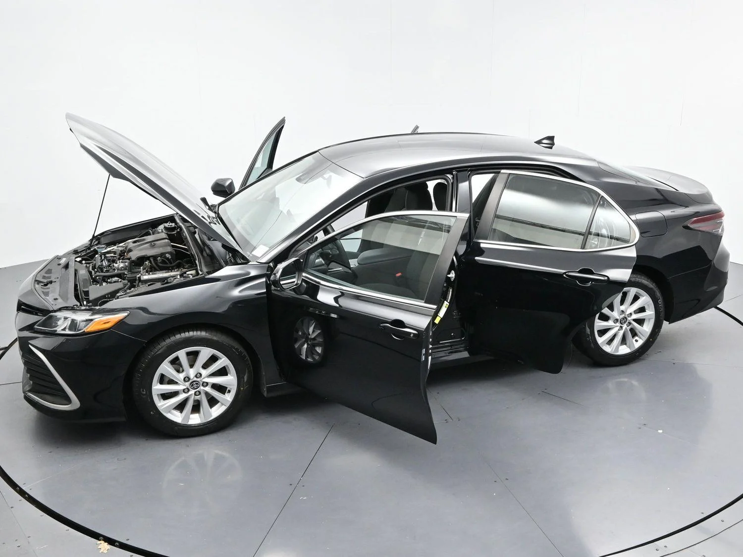 Used 2022 Midnight Black Metallic Toyota LE image 37