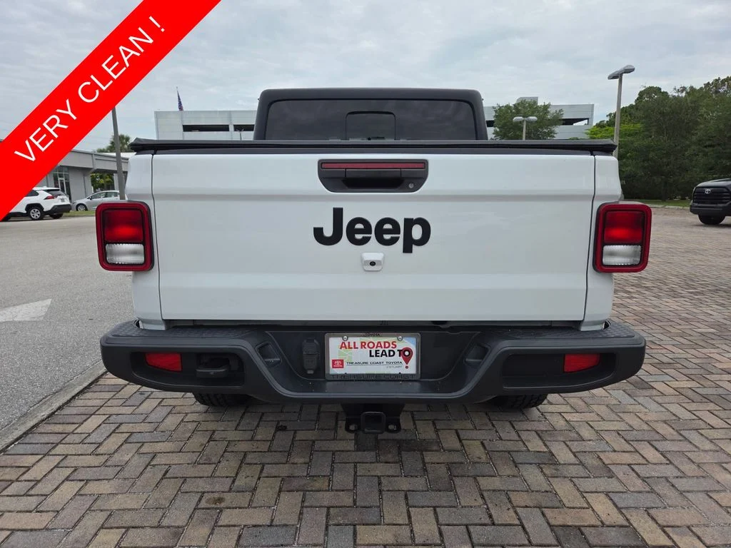 Used 2022 White Jeep Sport image 10