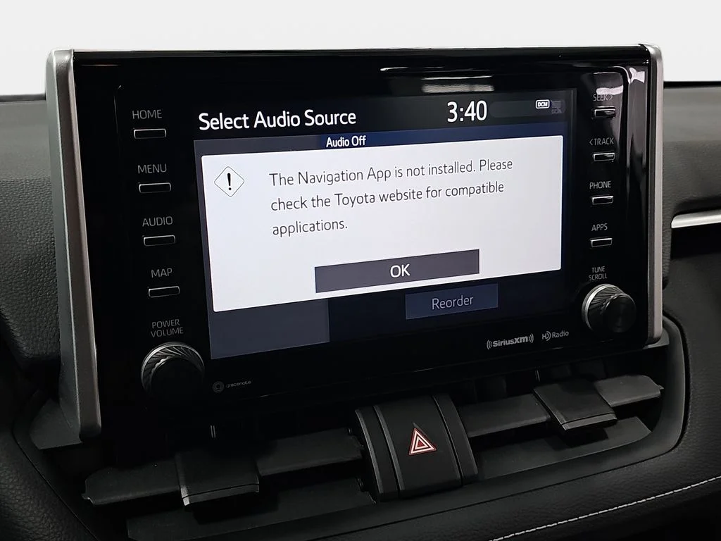Used 2019 White Toyota XLE image 24