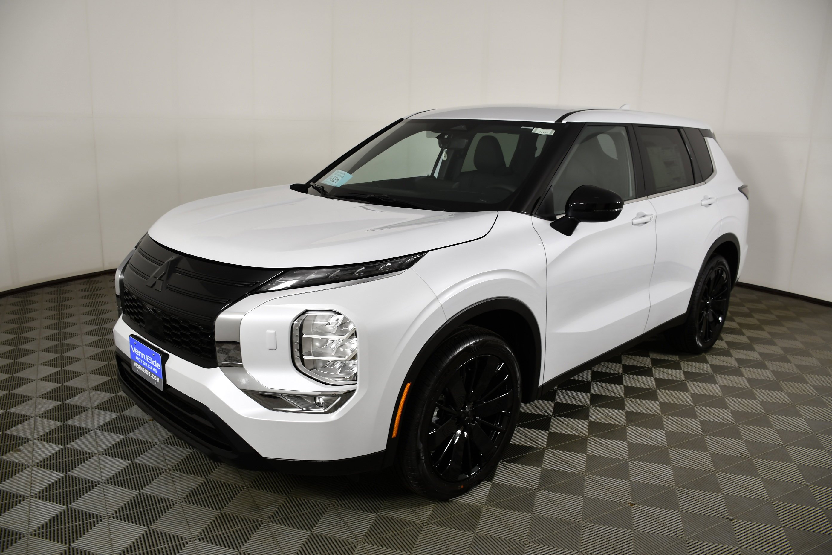 New 2026 White Diamond Mitsubishi LE image 10